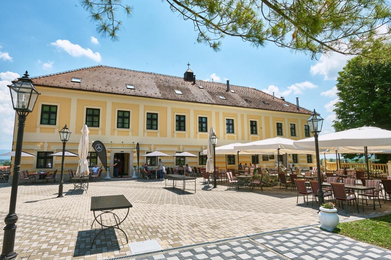 Hotel & Restoran Dvorac Gjalski Zabok Esterno foto