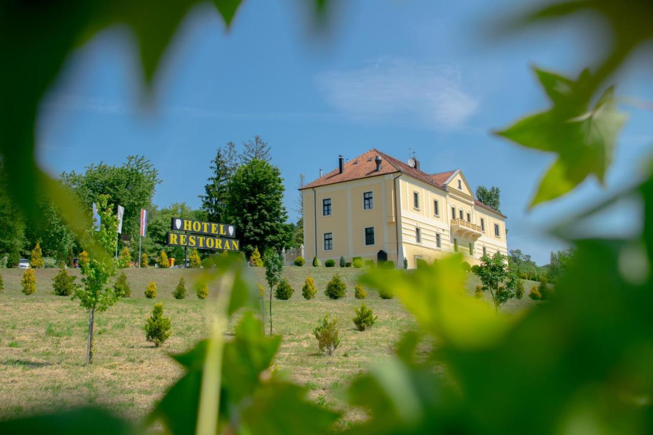 Hotel & Restoran Dvorac Gjalski Zabok Esterno foto