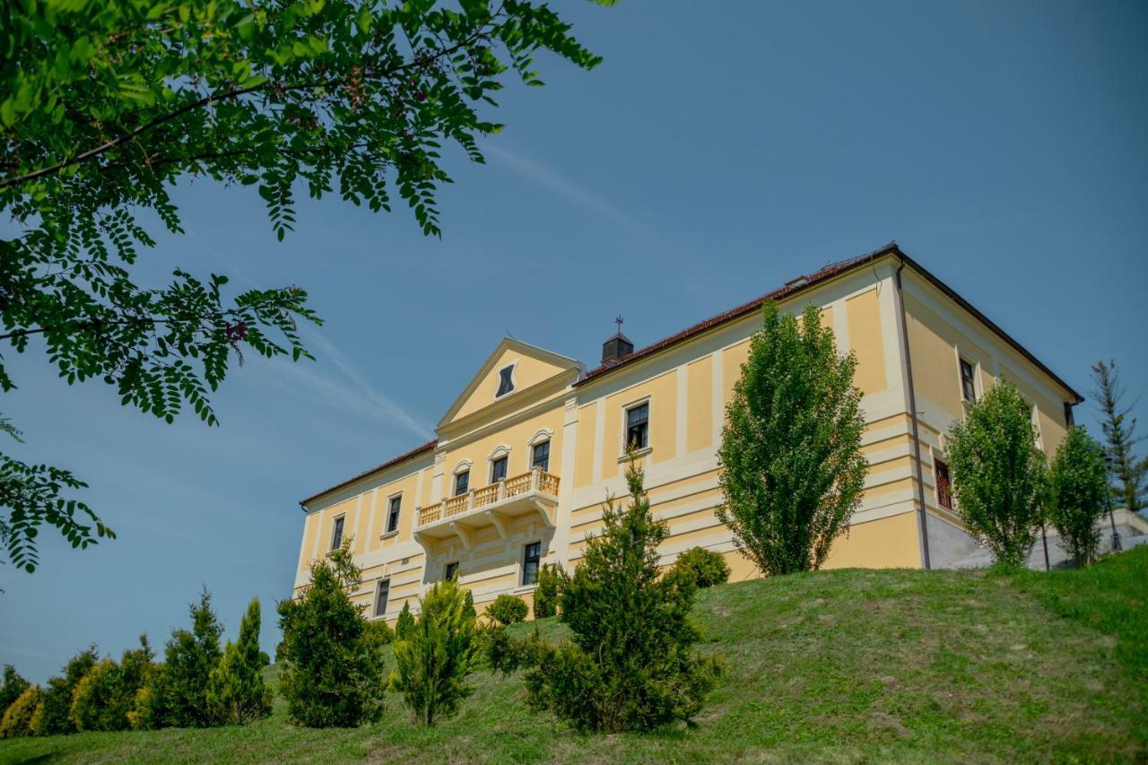 Hotel & Restoran Dvorac Gjalski Zabok Esterno foto