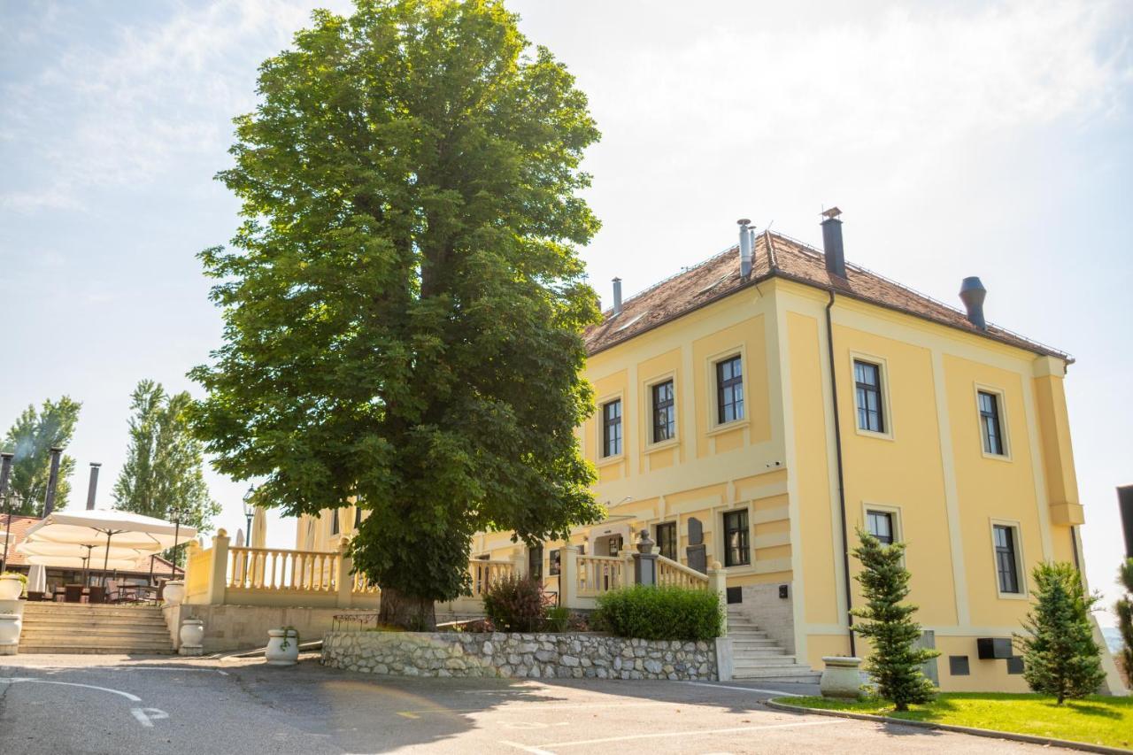 Hotel & Restoran Dvorac Gjalski Zabok Esterno foto