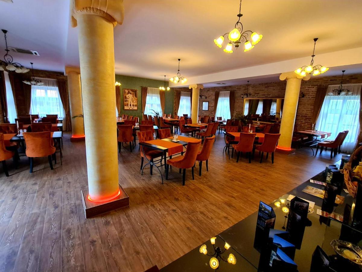 Hotel & Restoran Dvorac Gjalski Zabok Esterno foto